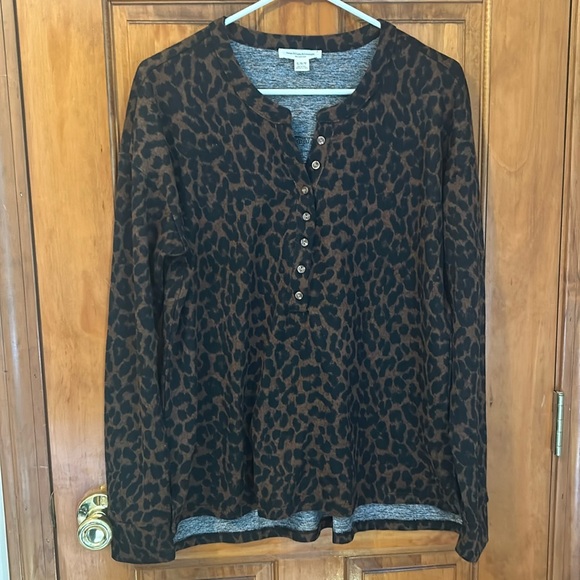 BEACH LUNCH LOUNGE Tommy Leopard Henley Shirt - Picture 2 of 8